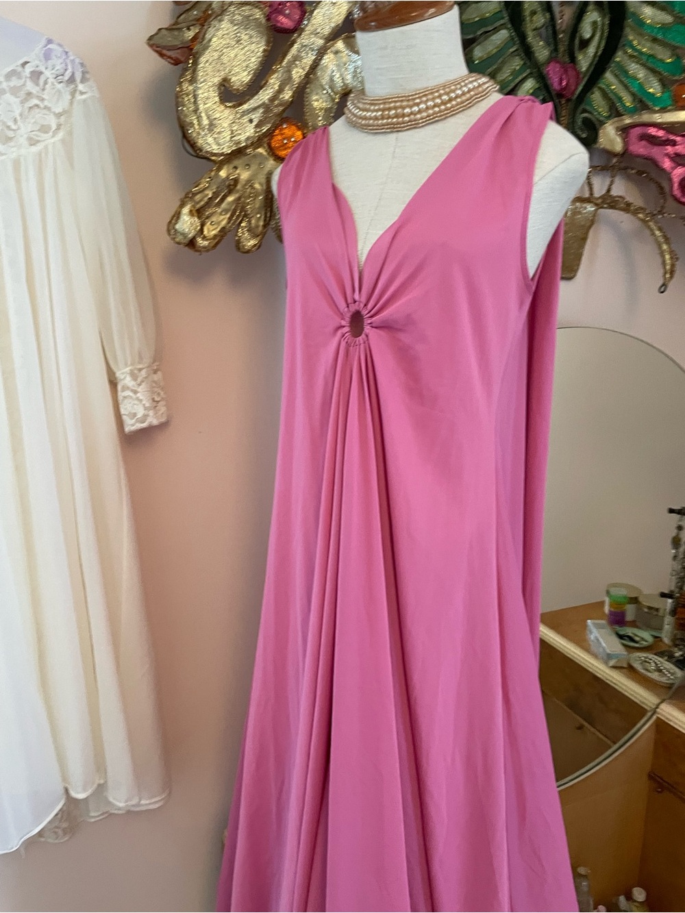 Gilead Rose Pink Goddess Nightgown Dress with Ring Accent V Back 1970s - Picture 2 of 9
